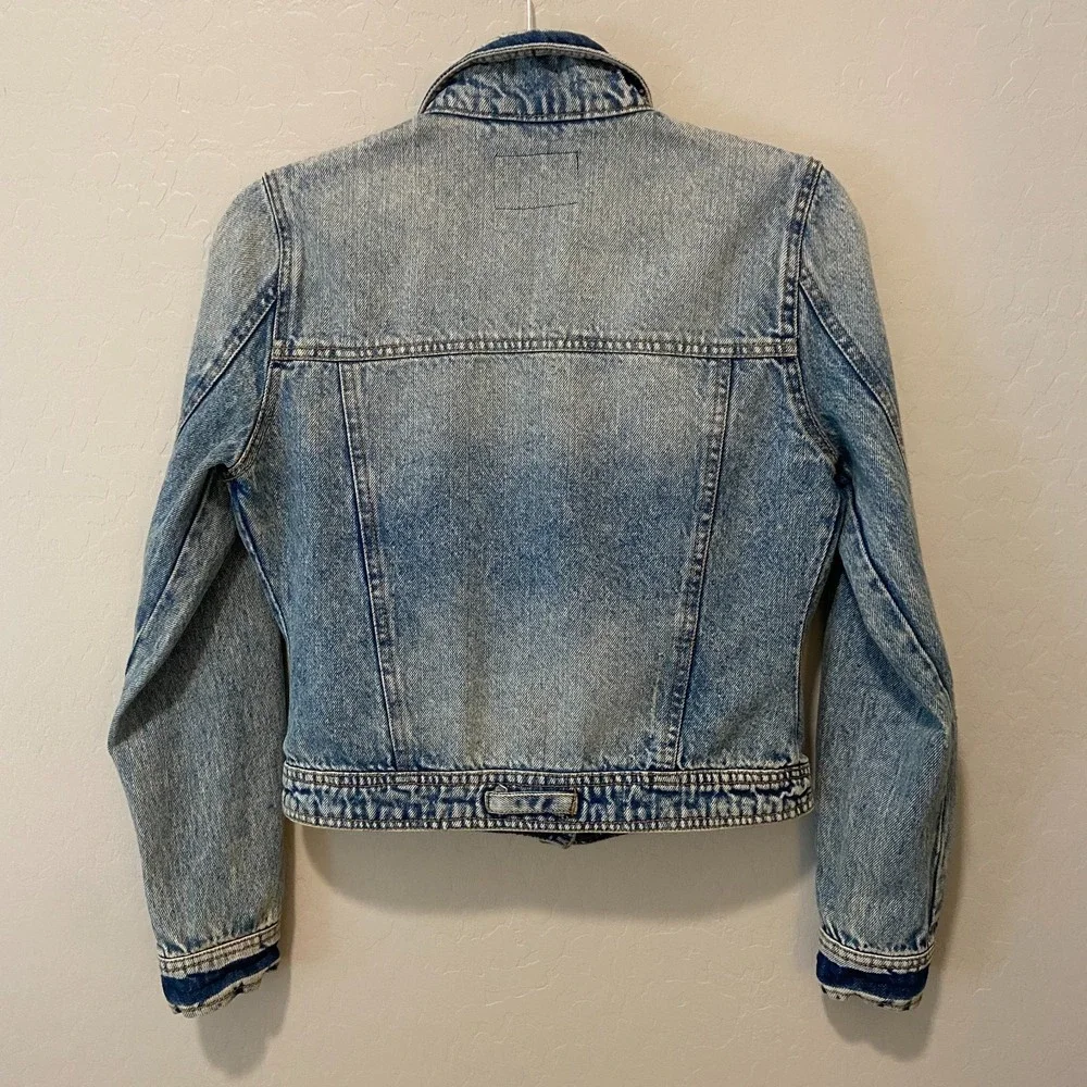 Walter Baker Women's Acid Wash Cropped Button Up Denim Jacket Size Small